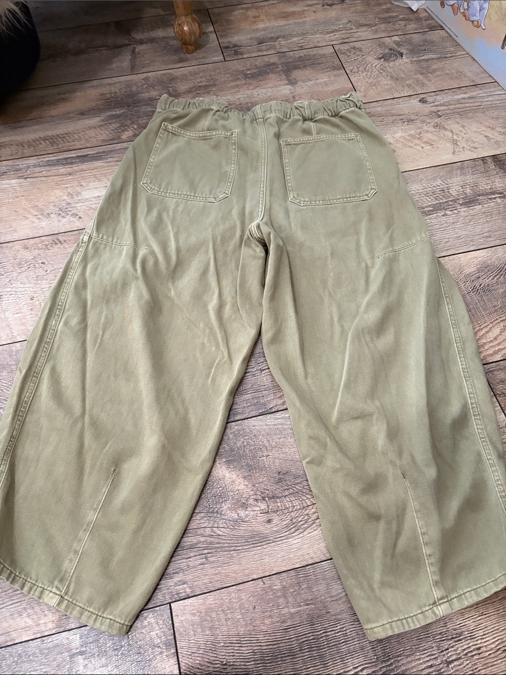 We the Free Moxie Barrel pants Olive Green - Picture 2 of 2